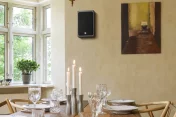 mini4-enceintes-home-cinema-5.1-surround-oberon-on-wall.webp